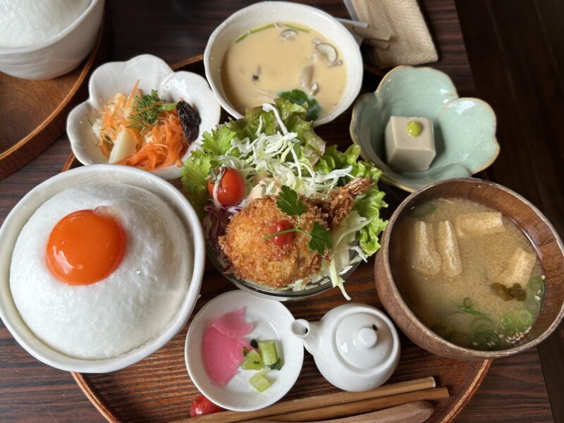 吹上の森のメレンゲ卵かけご飯ランチプレート